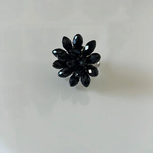 Flower Ring OS Black and‎ Silver